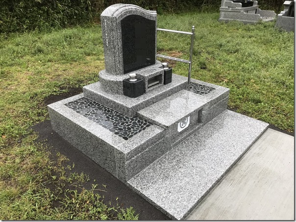 伊東市東伊豆静岡でのデザイン墓石は石井石材へ３